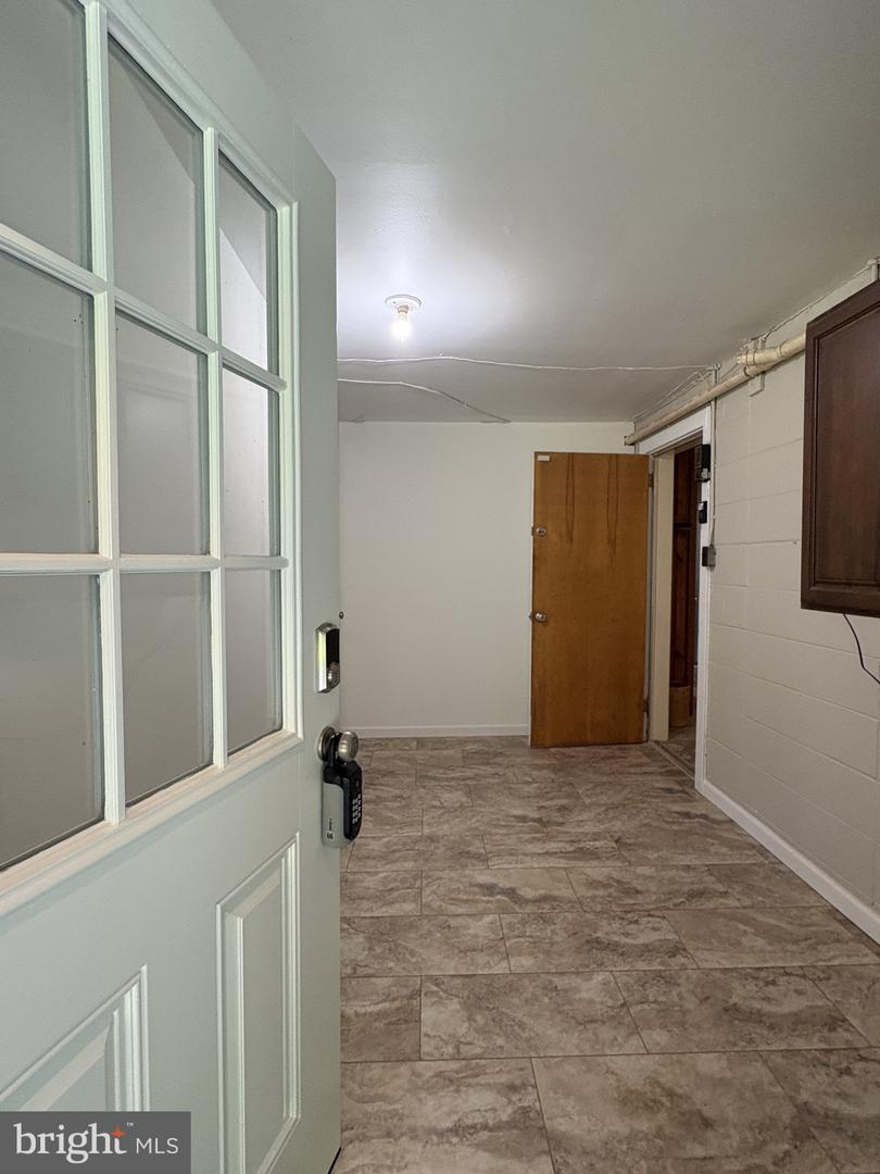 1004 Dixon Dr Property Photo 2