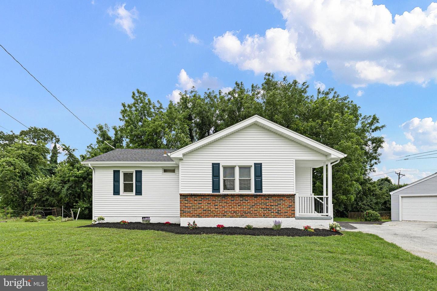 17 VARMAR DR Property Photo 1