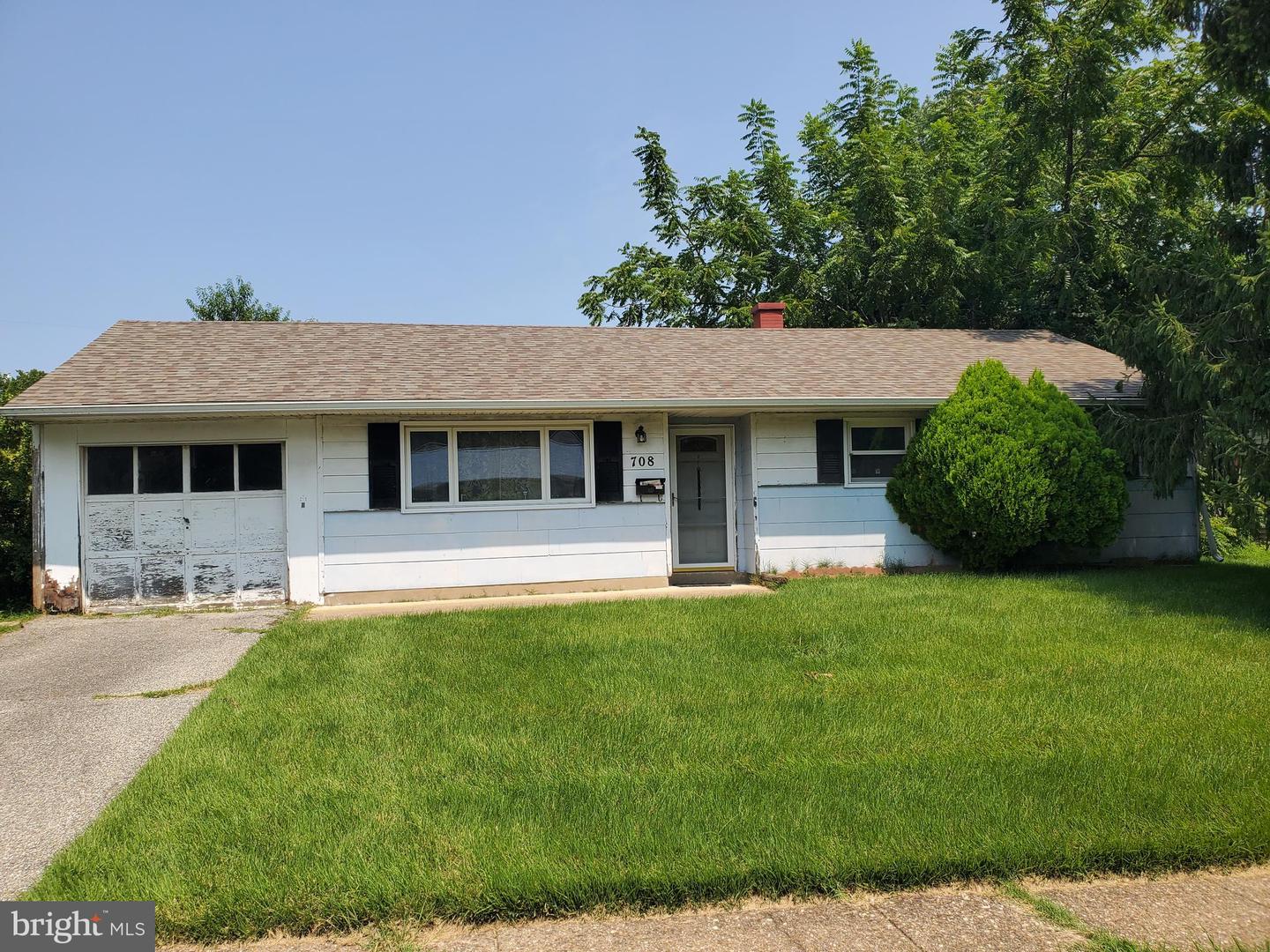 708 Donald Dr Property Photo 1
