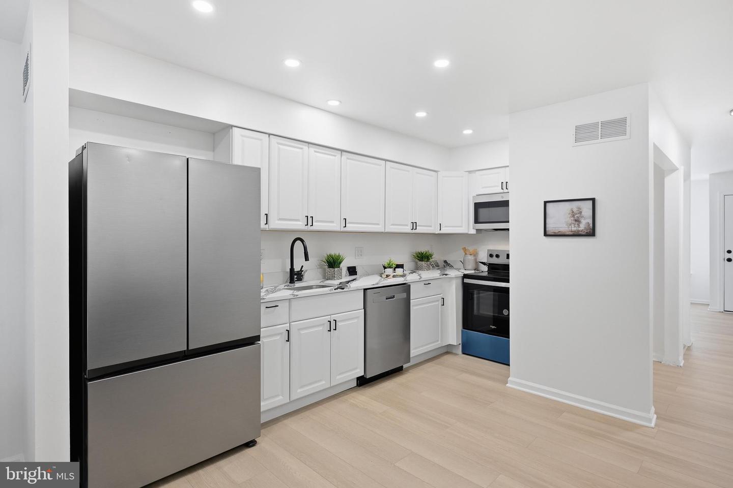 106 6th Ave Property Photo 11