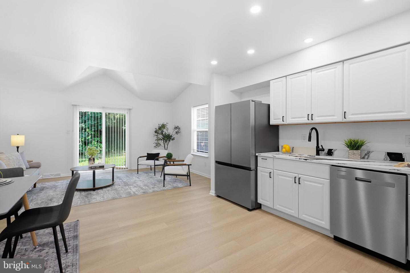 106 6th Ave Property Photo 12