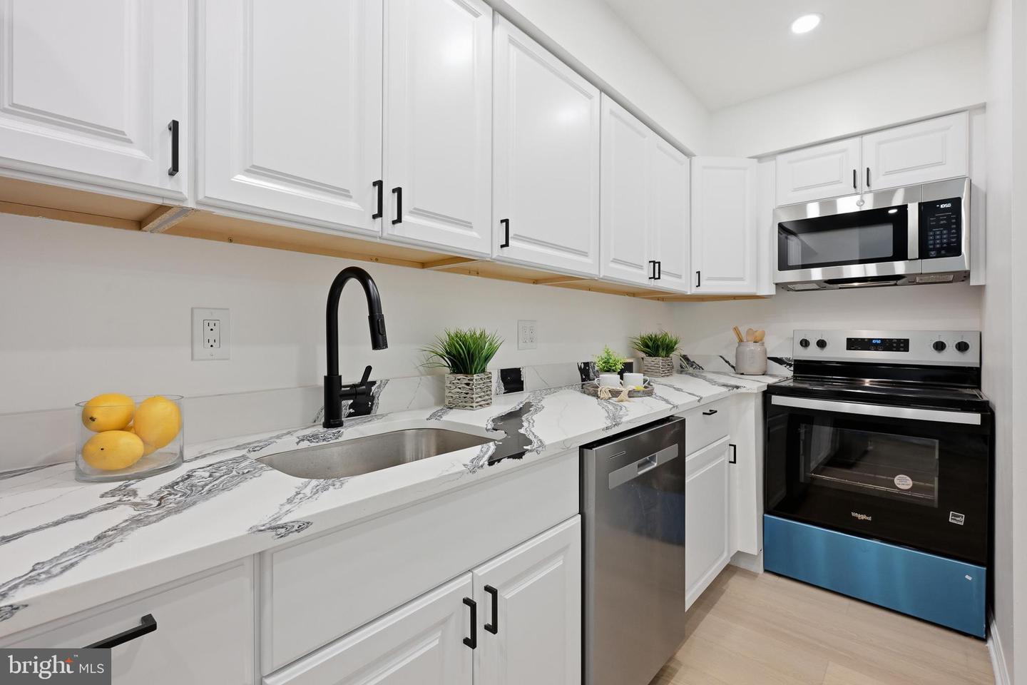 106 6th Ave Property Photo 13