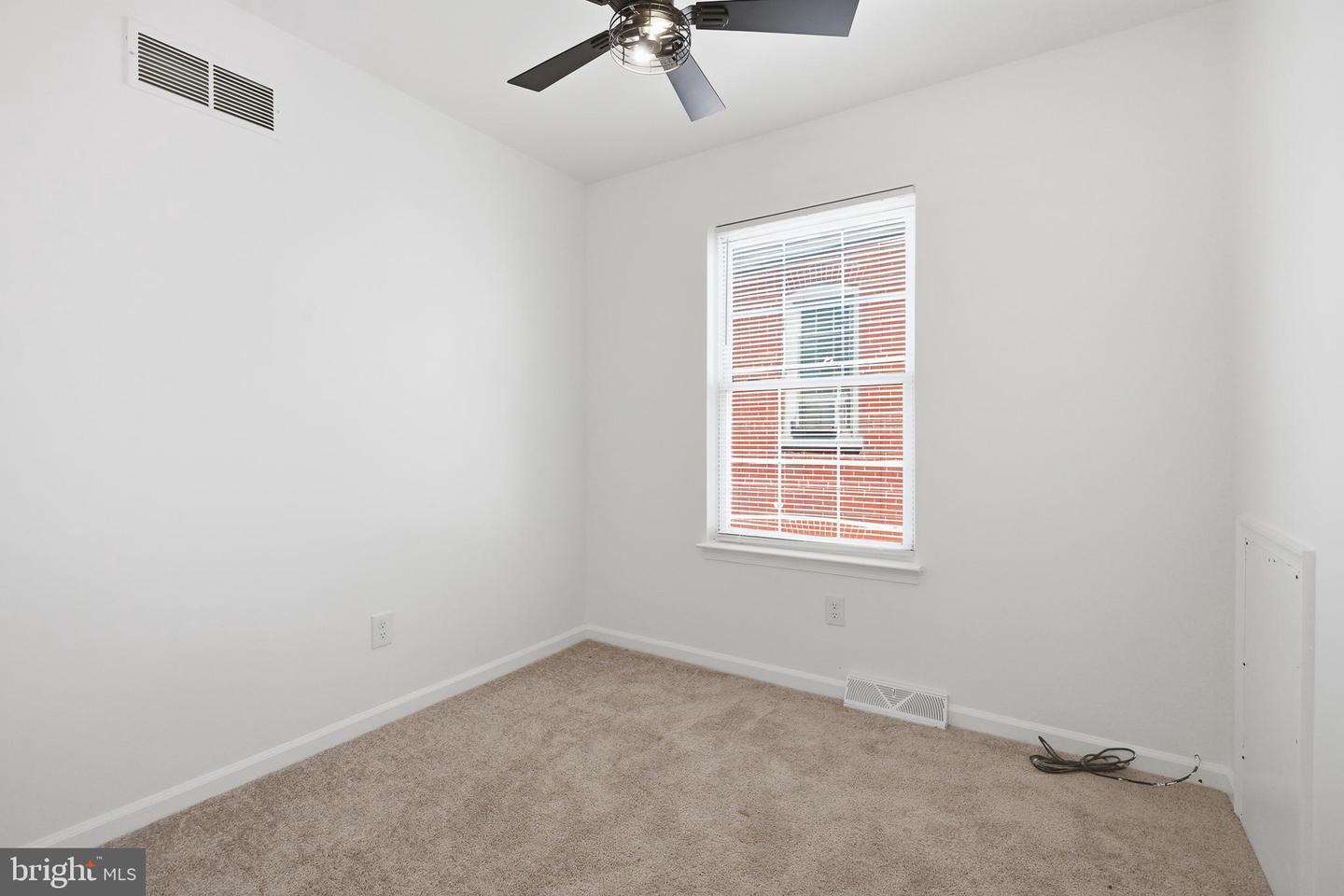 106 6th Ave Property Photo 21