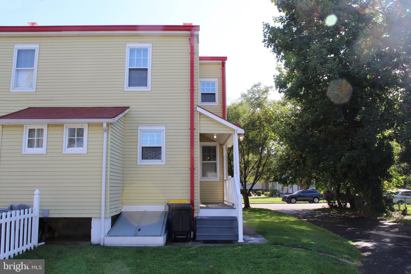 507 Tremont St Property Photo 6