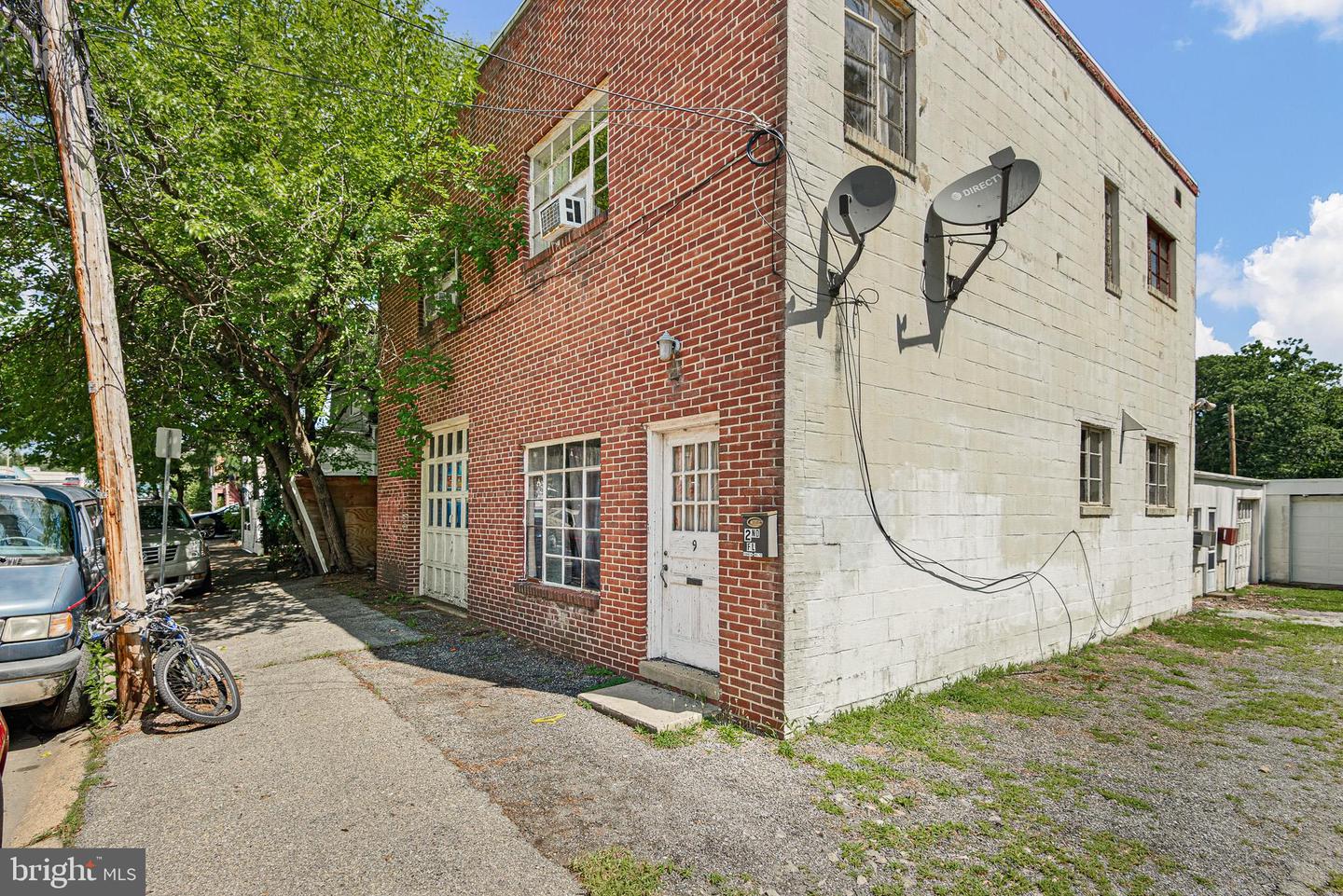 9 E 44th St Property Photo 3