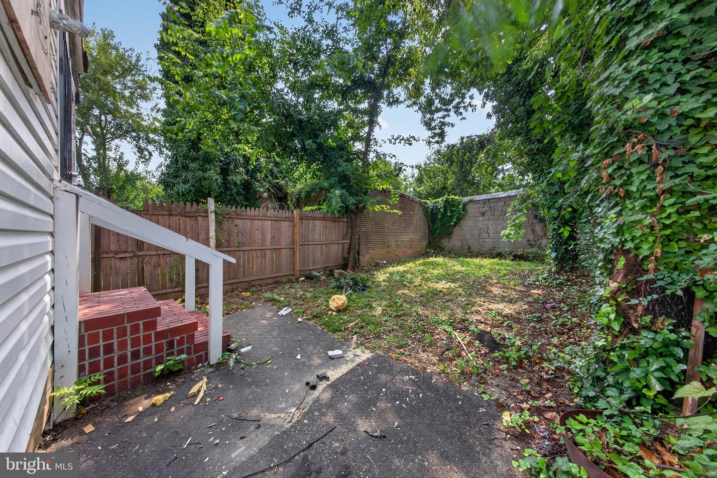 118 W 26th St Property Photo 18