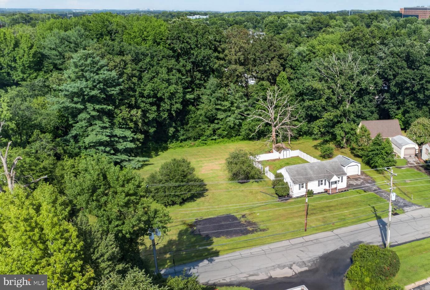 927 Old Harmony Rd Property Photo 4
