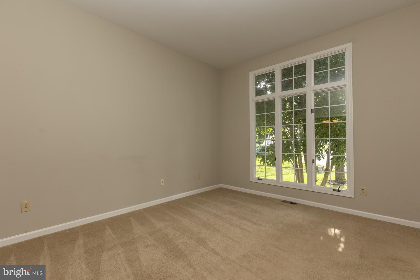 223 E Flagstone Dr Property Photo 7