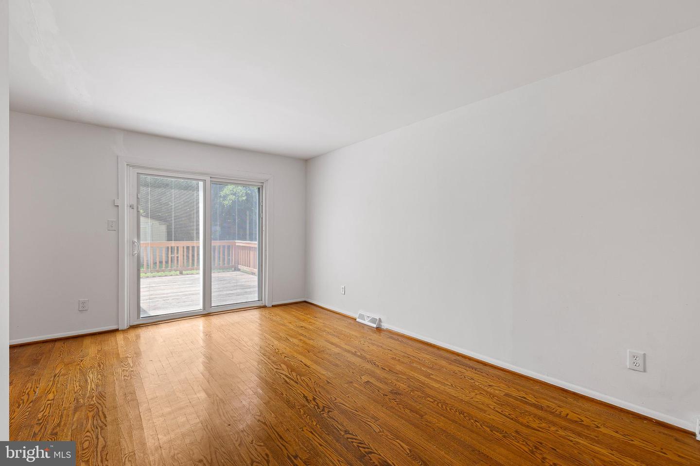 323 E Edgewater Way Property Photo 5
