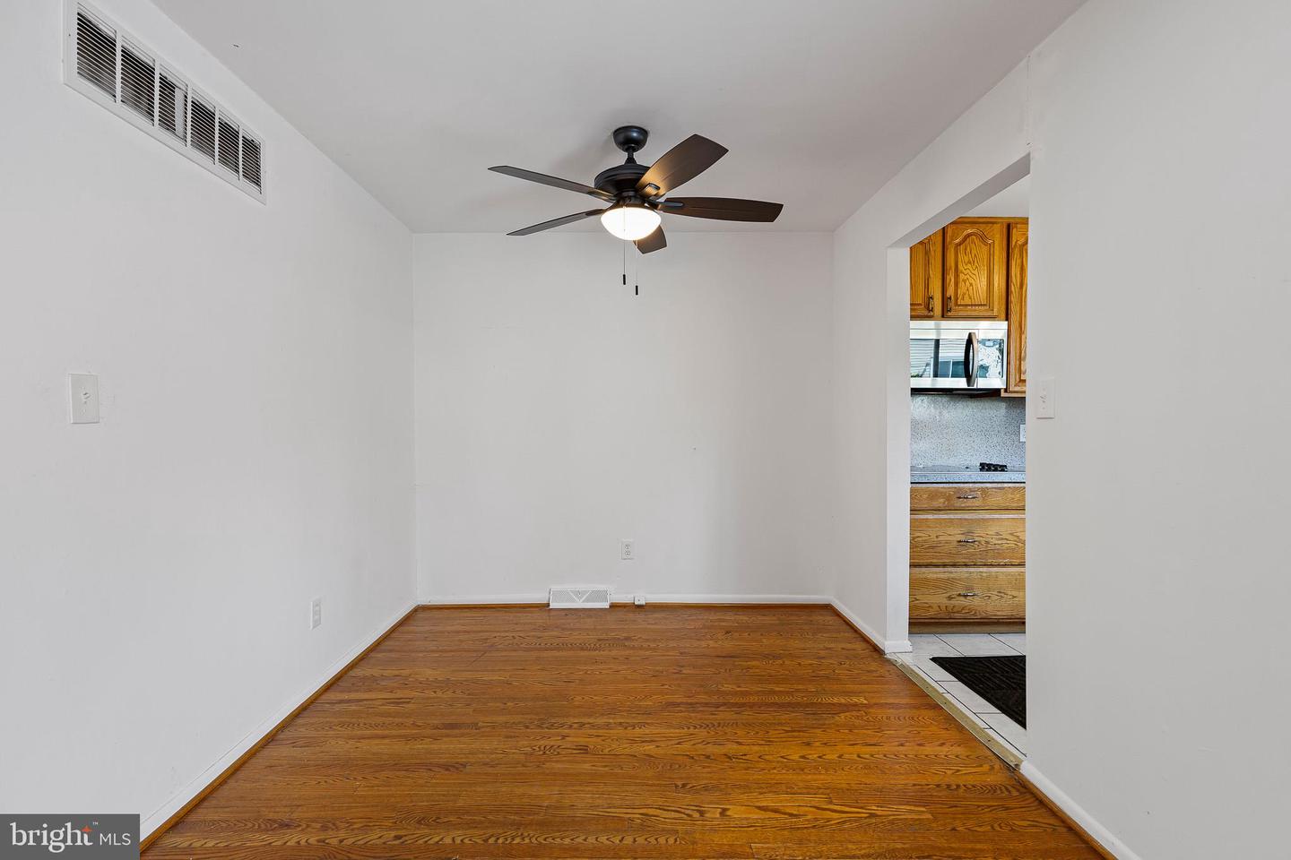 323 E Edgewater Way Property Photo 6