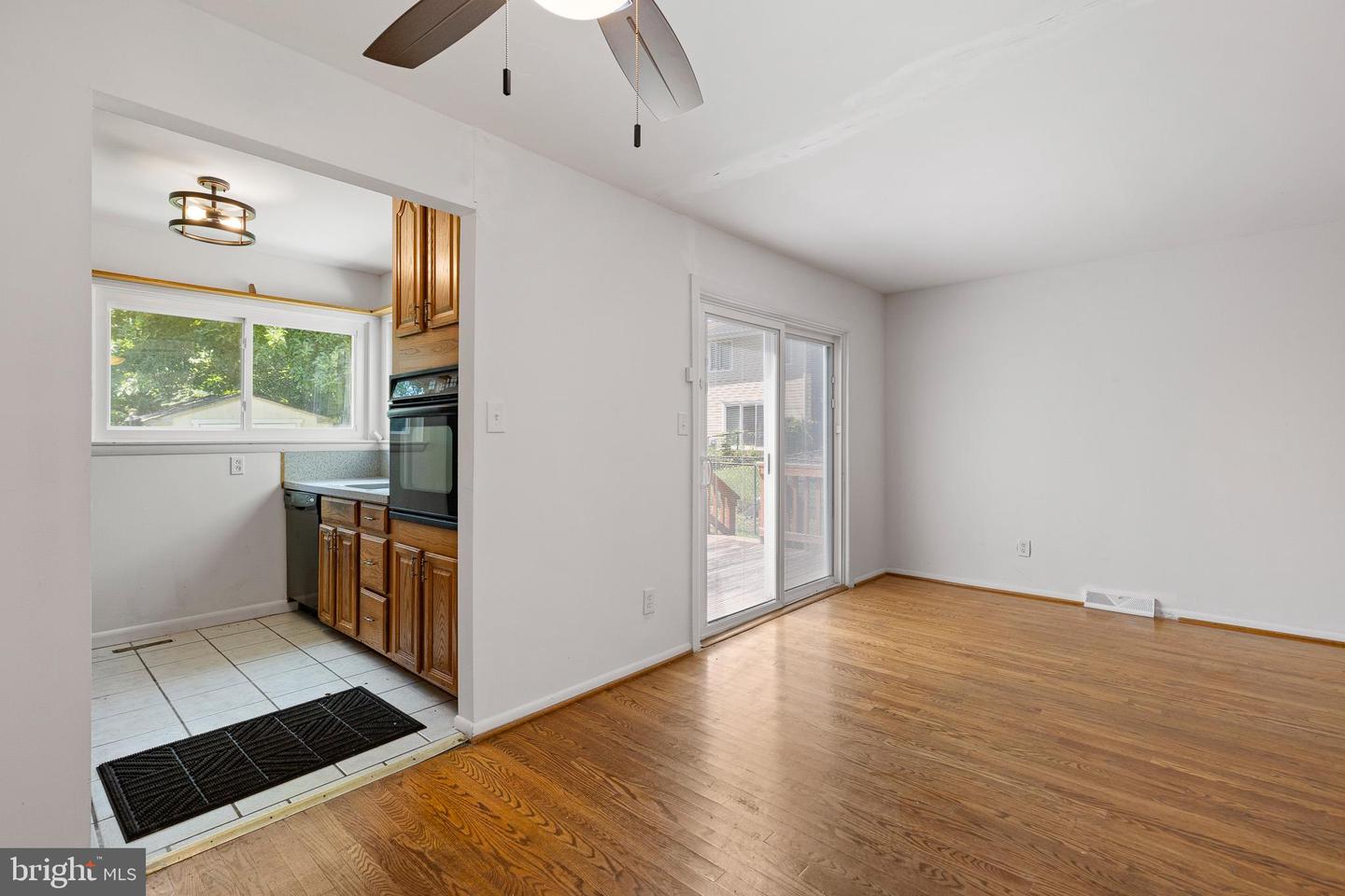 323 E Edgewater Way Property Photo 7