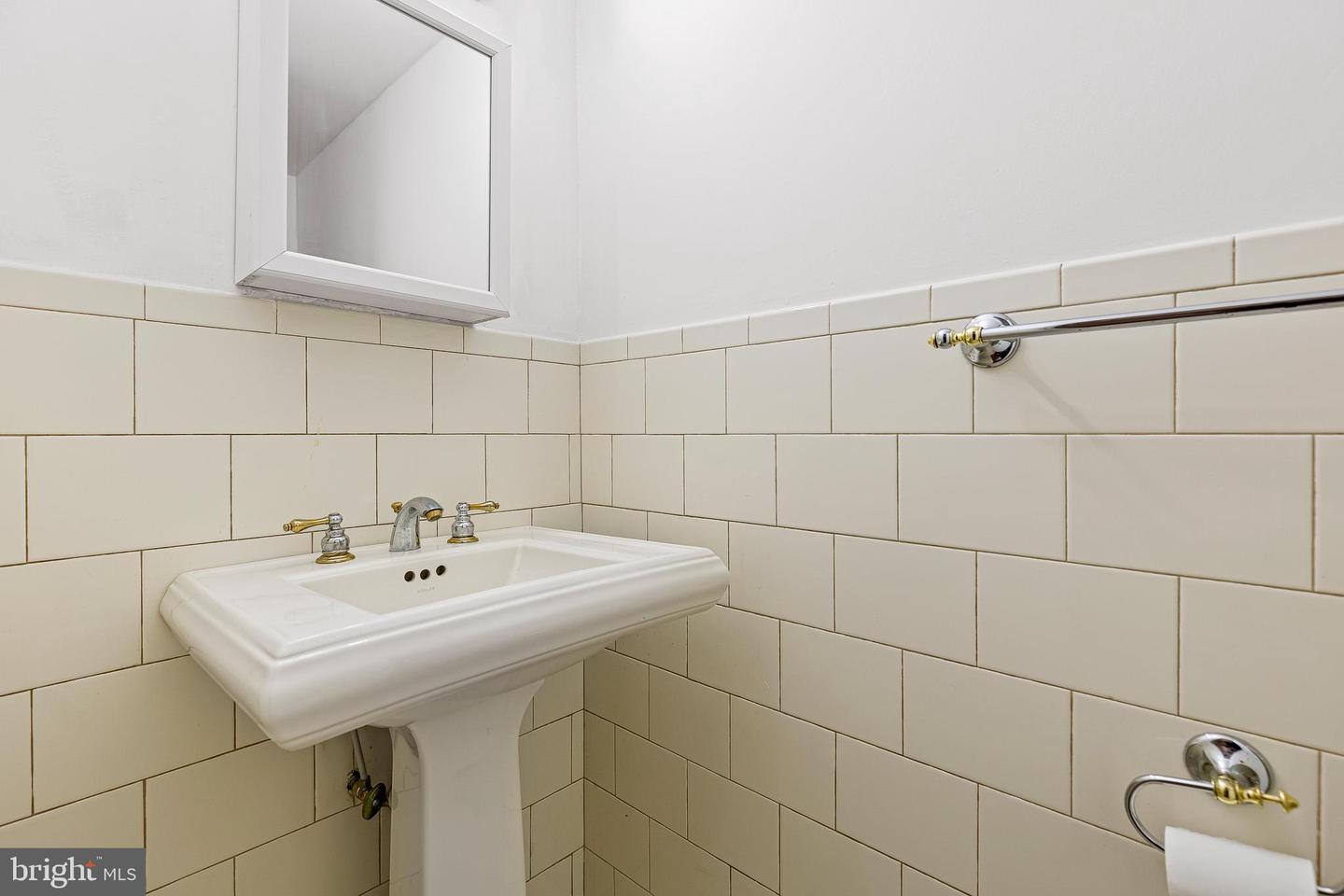 323 E Edgewater Way Property Photo 8