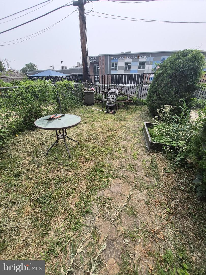 1218 N Walnut St Property Photo 11