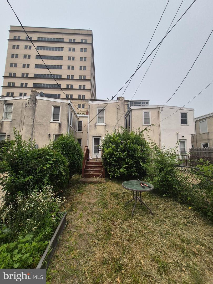 1218 N Walnut St Property Photo 12