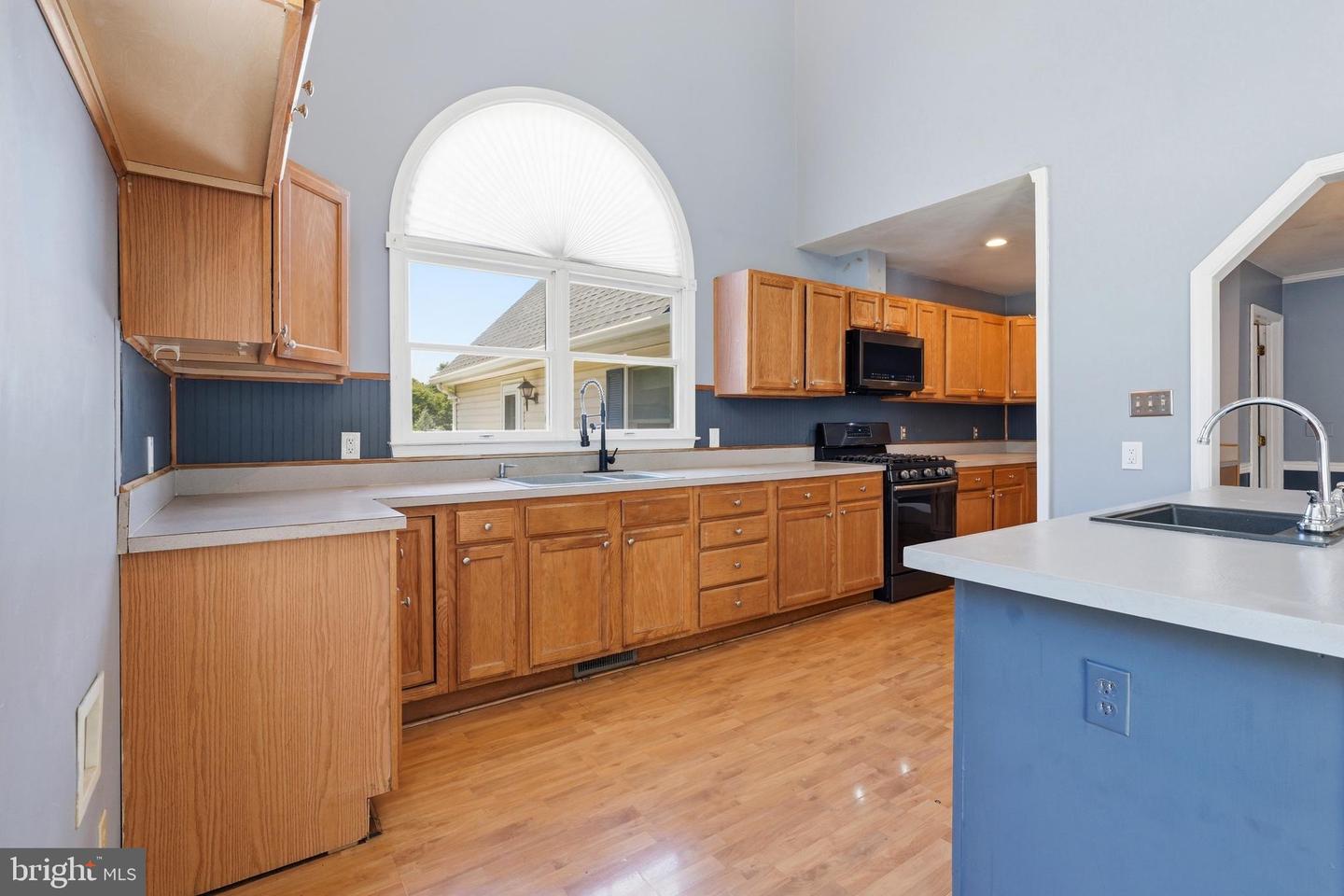 636 Main St Property Photo 14