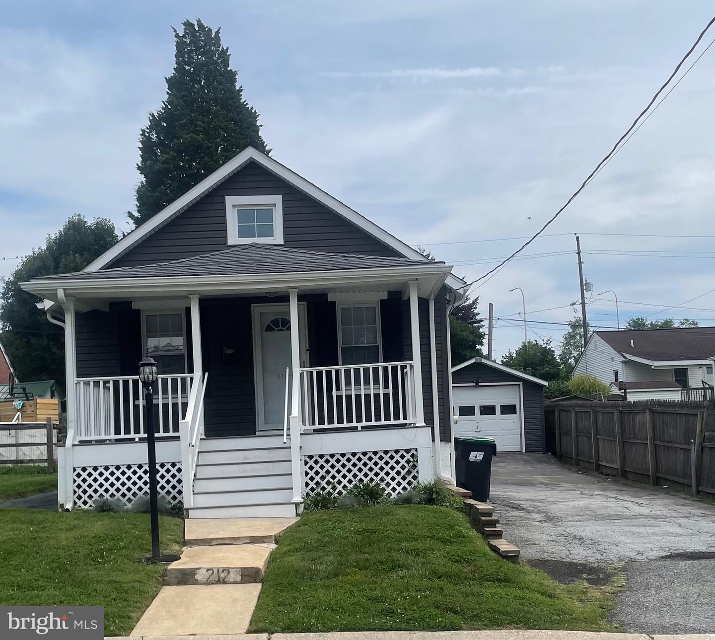 212 Virginia Ave Property Photo 2