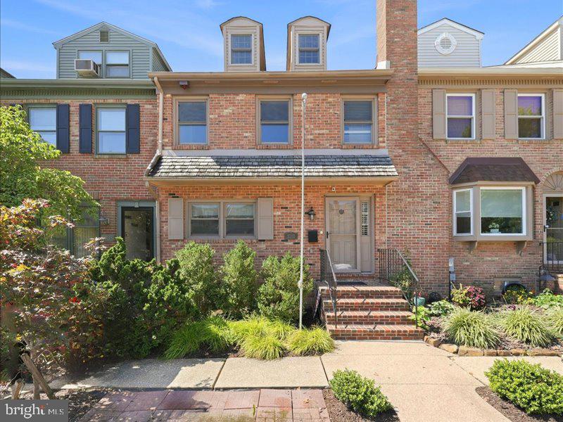 2110 FAIRFIELD PL Property Photo 1