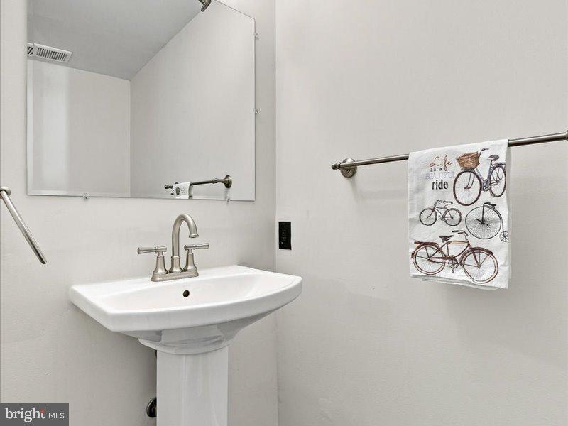 2110 Fairfield Pl Property Photo 15