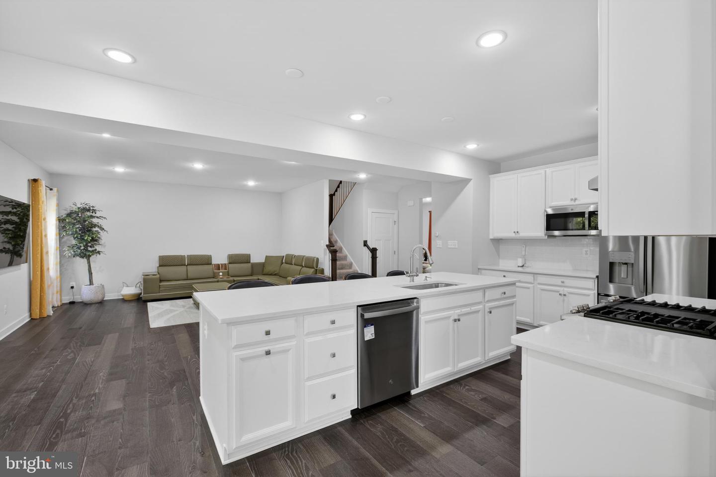 532 Luchu Way Property Photo 15