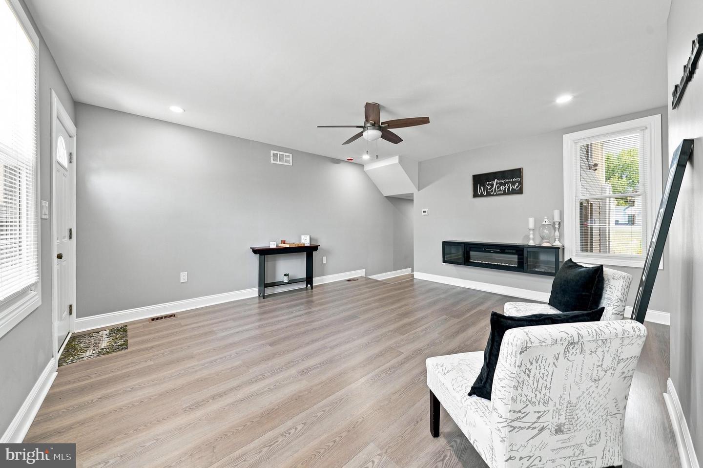 1205 Oak St Property Photo 3