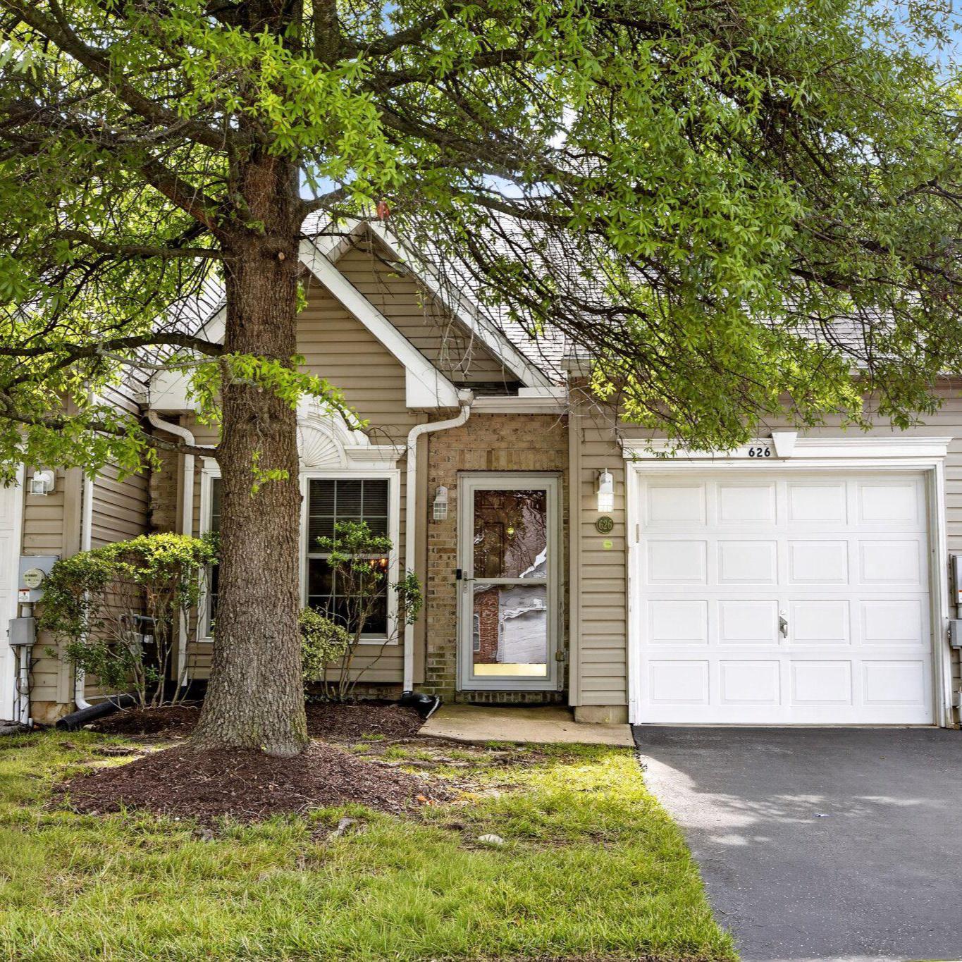 626 KENDALL DR Property Photo 1
