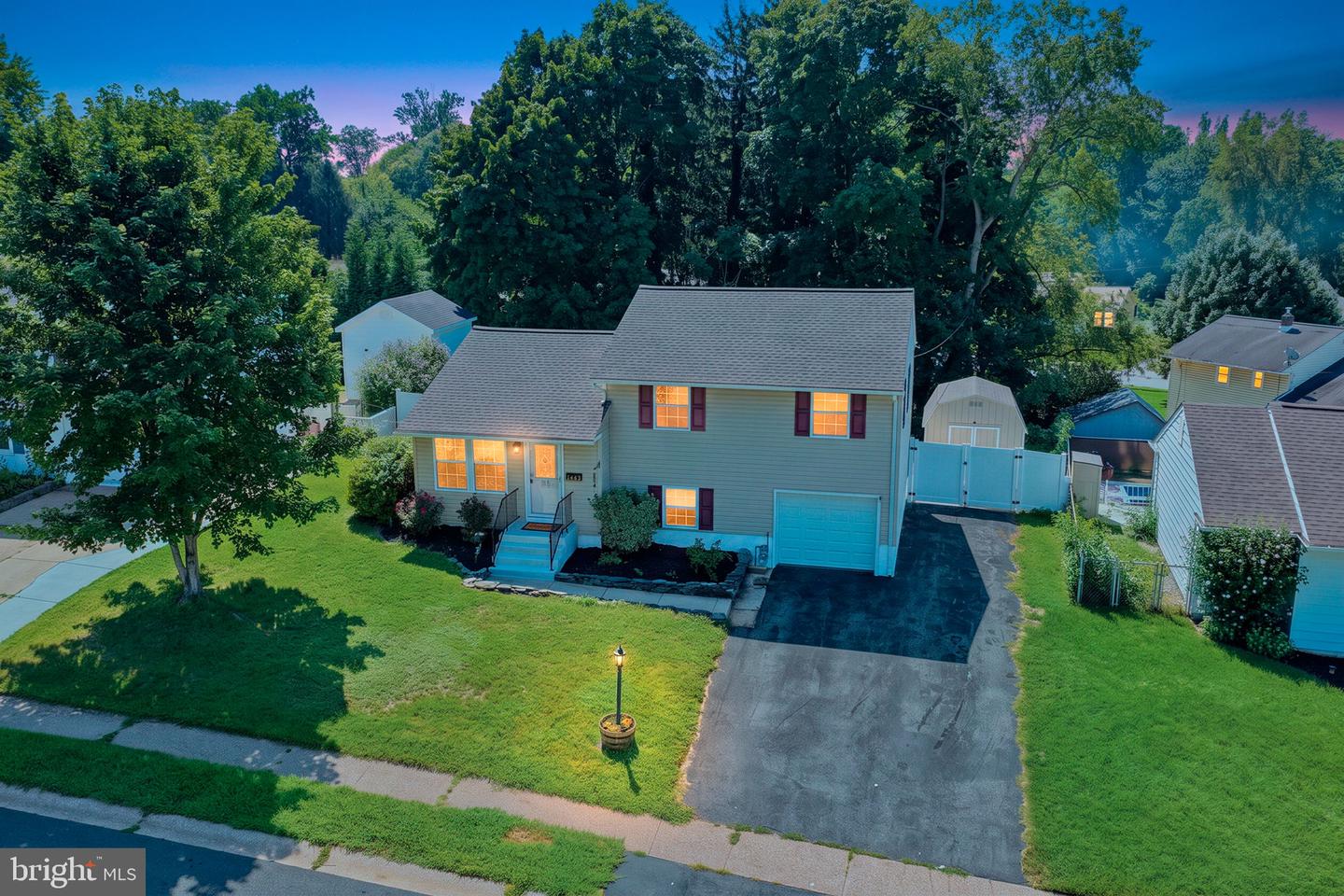 1043 Dettling Rd Property Photo 1