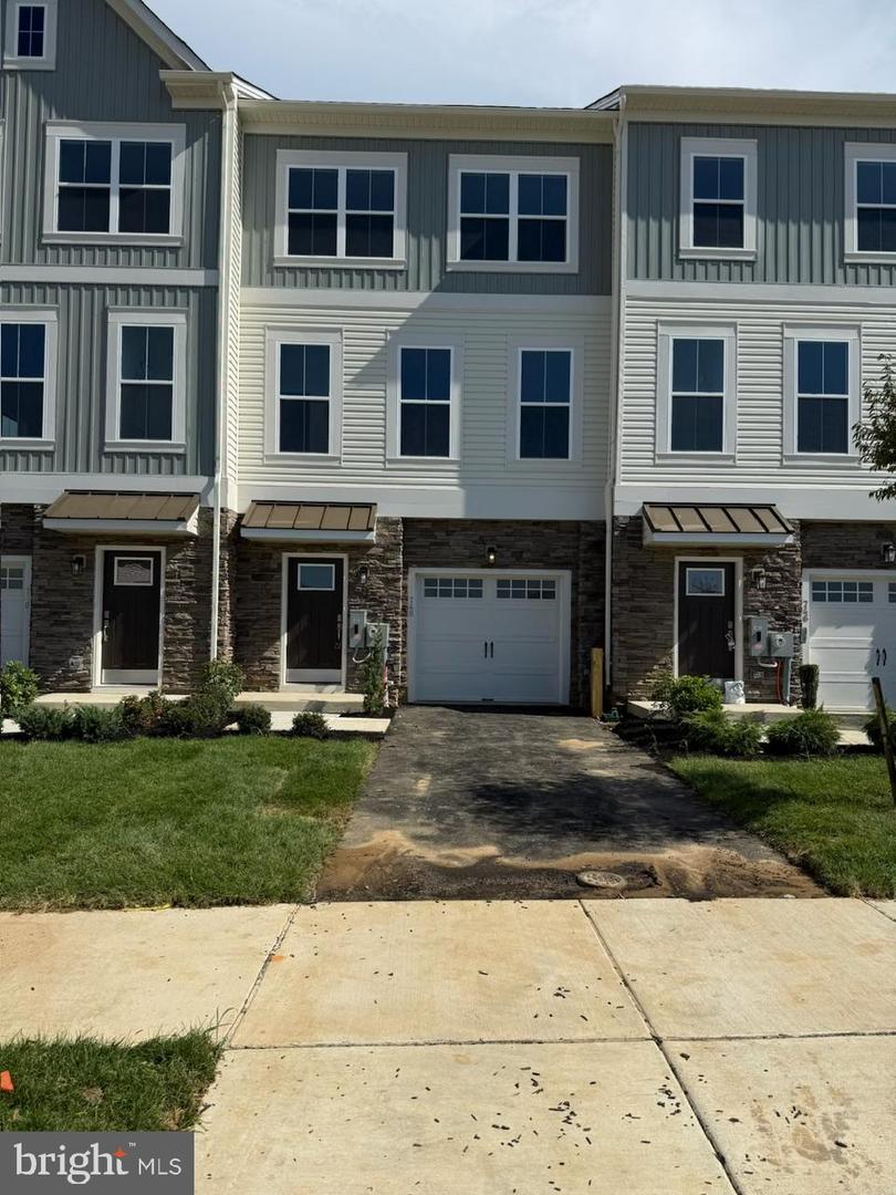 748 ROSLER WAY Property Photo 1