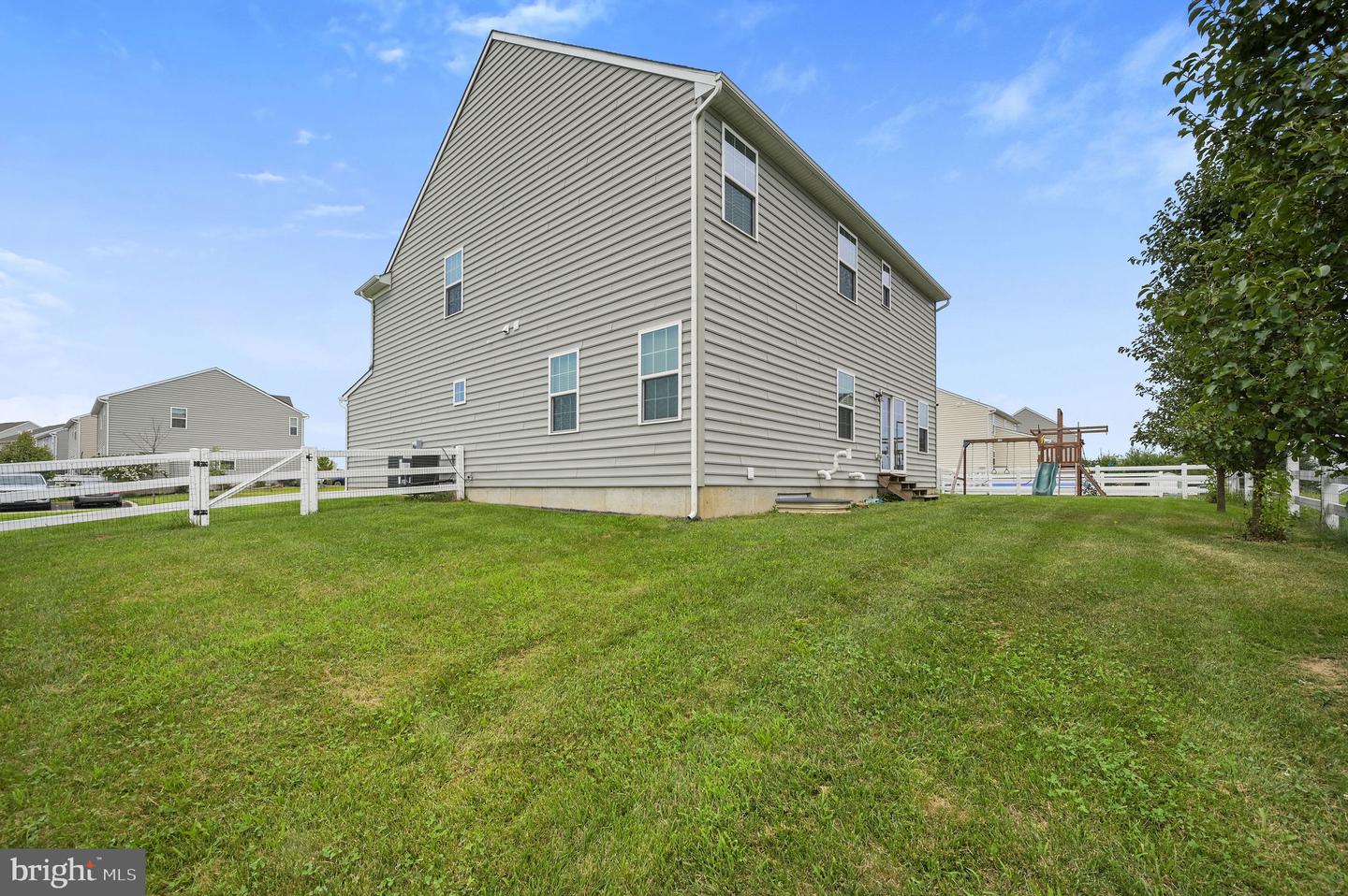1228 Hook Dr Property Photo 3