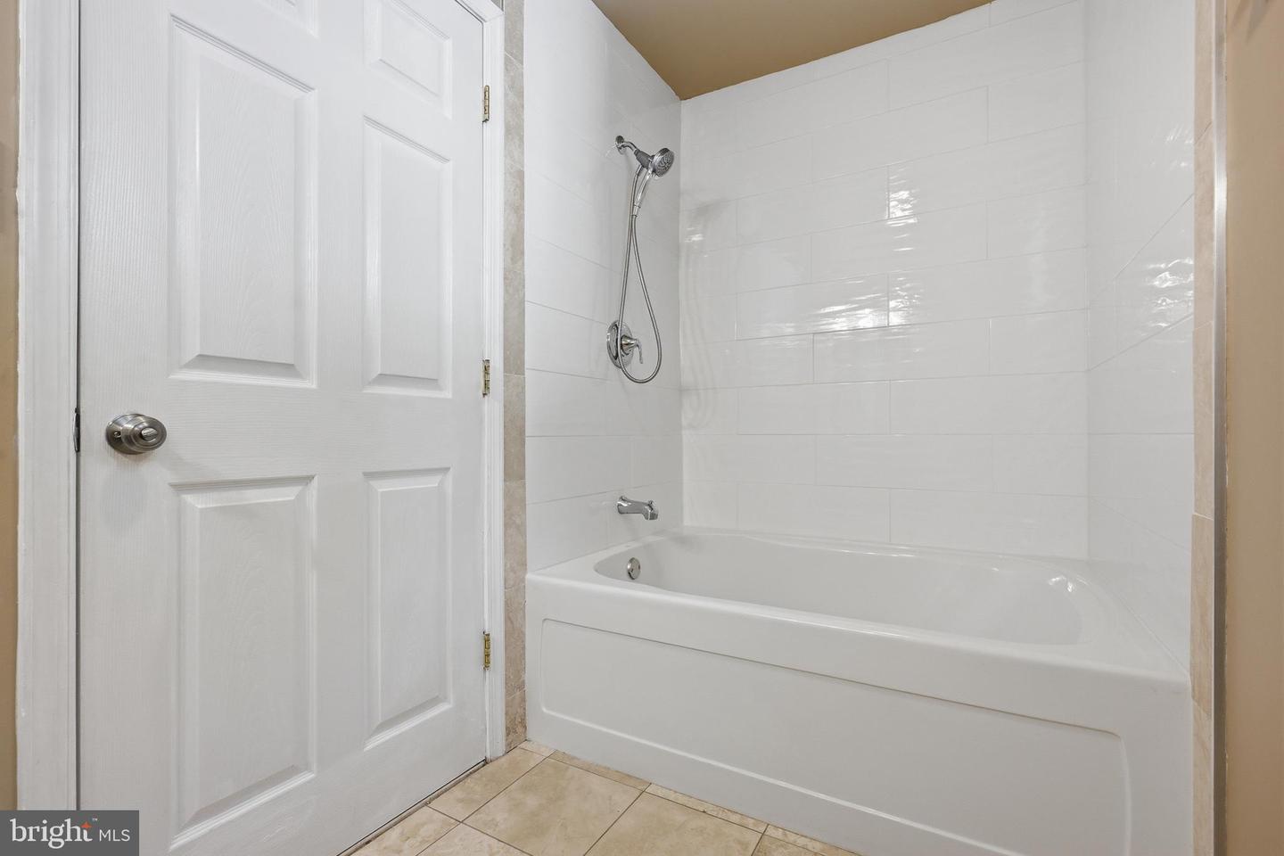 406 W 20th St Property Photo 13