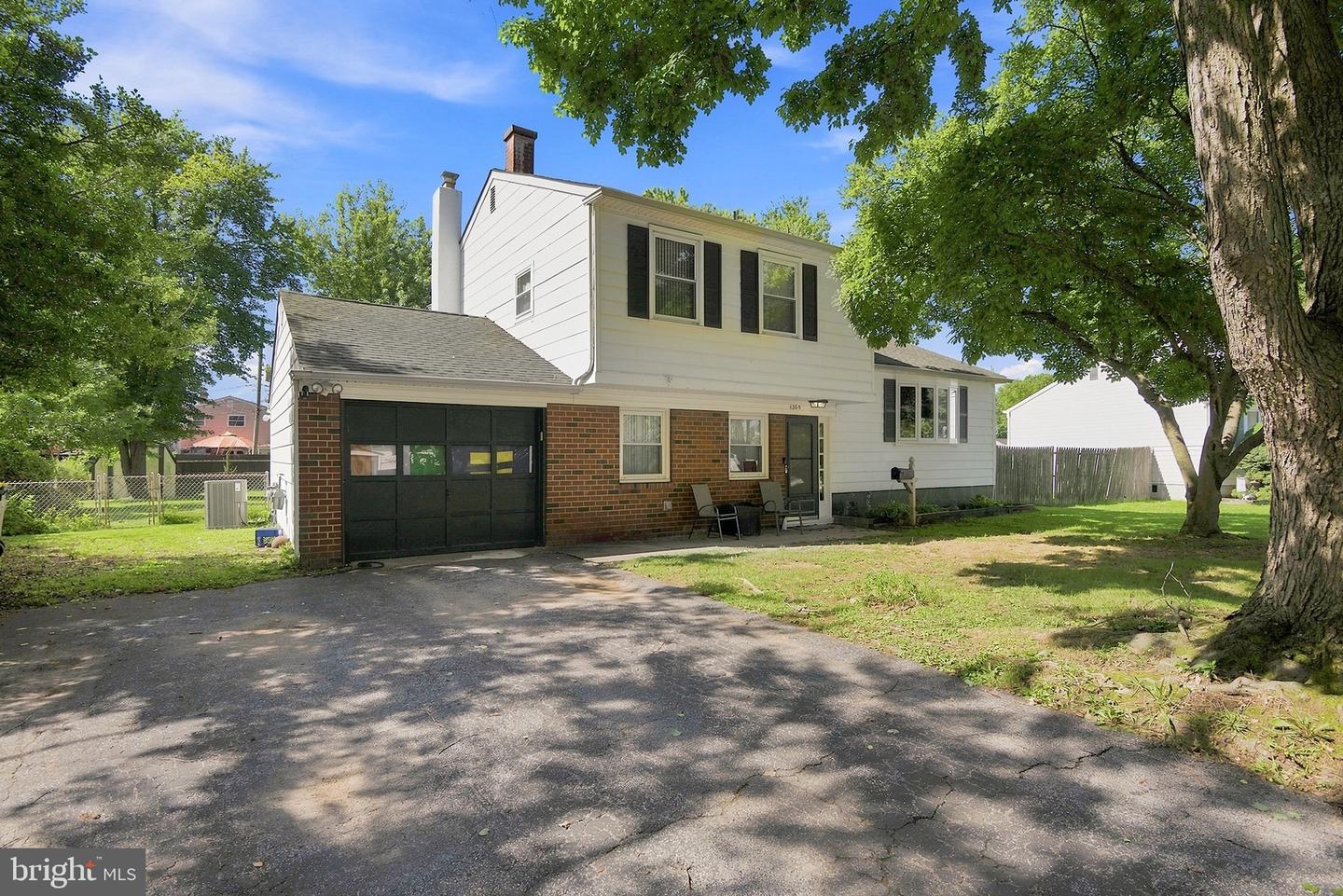1305 Yellowstone Dr Property Photo 1