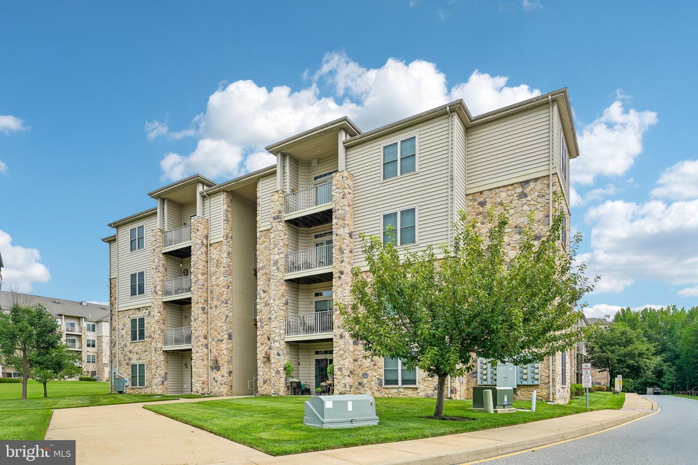 1000 Fountainview Cir #1411 Property Photo 1