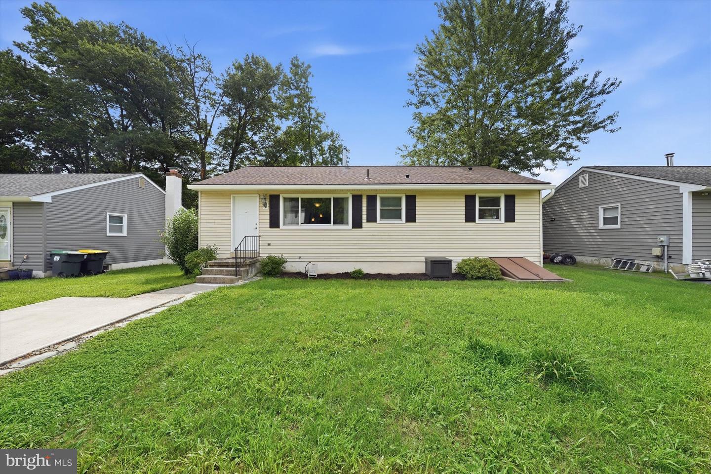 1592 LETITIA LN
