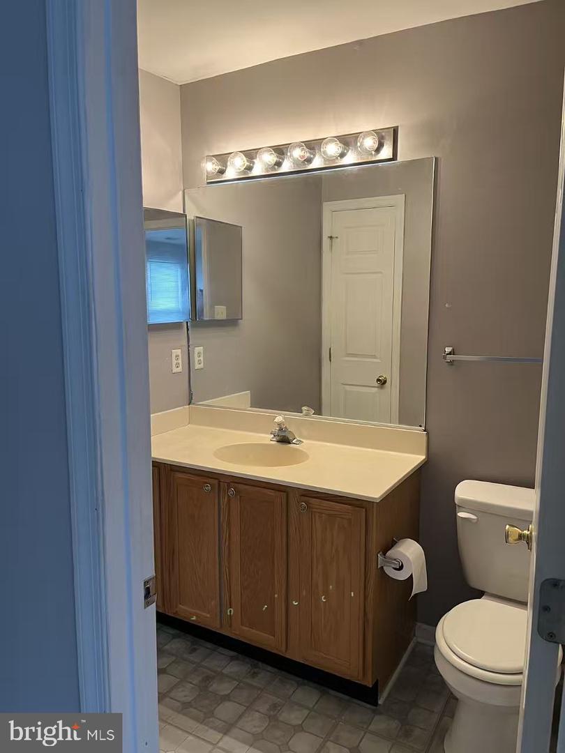 8 Carper St Property Photo 8