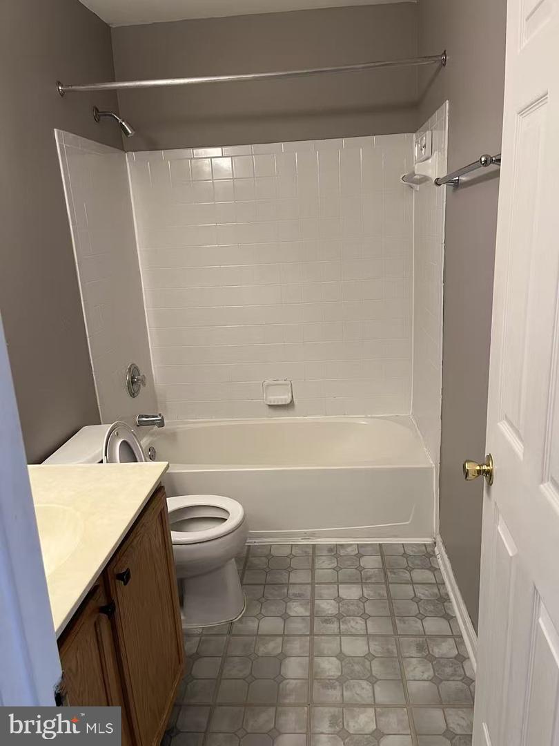 8 Carper St Property Photo 9