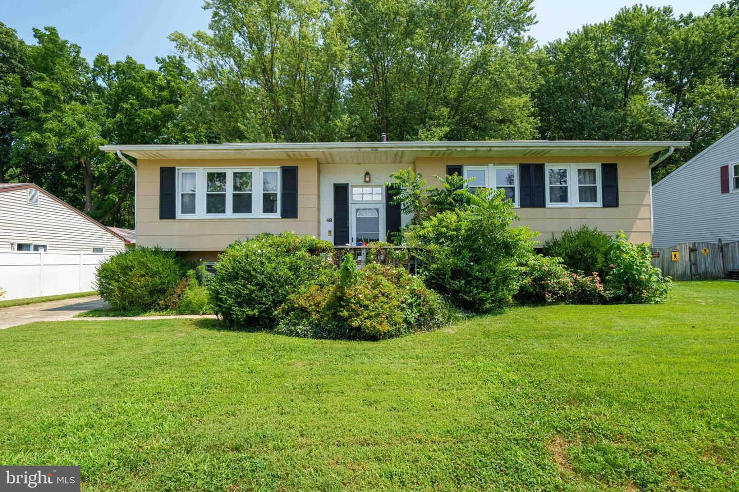 48 Gill Dr Property Photo 1