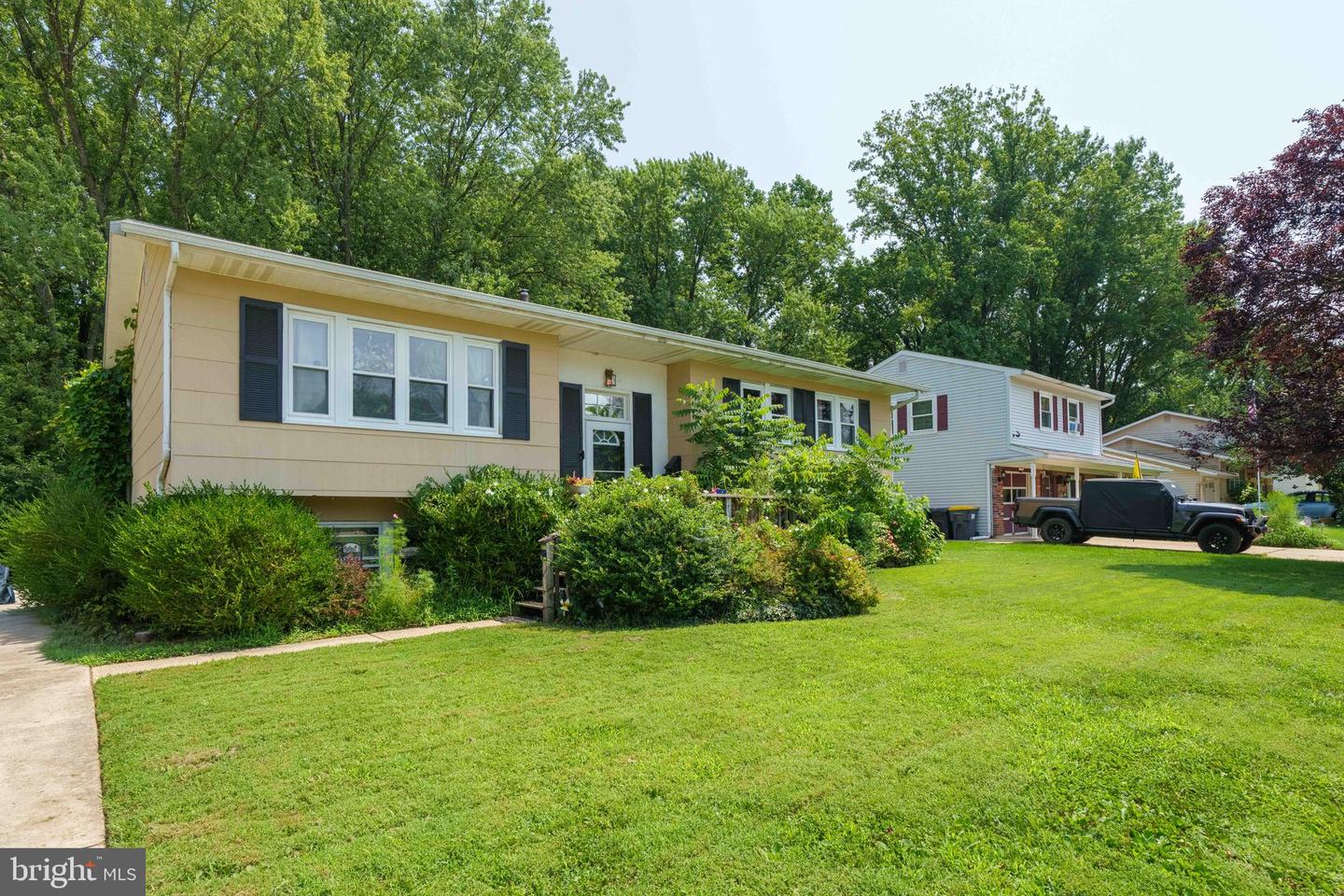 48 Gill Dr Property Photo 3