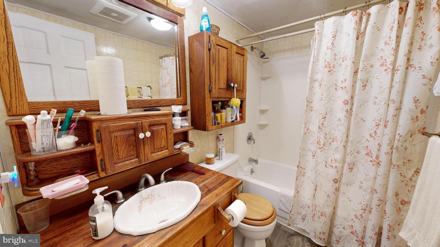 1230 Chestnut St Property Photo 3