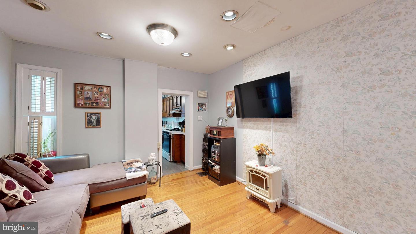 1230 Chestnut St Property Photo 7