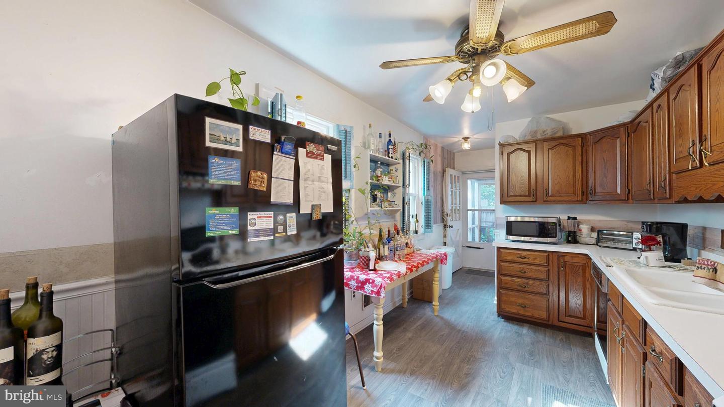 1230 Chestnut St Property Photo 9