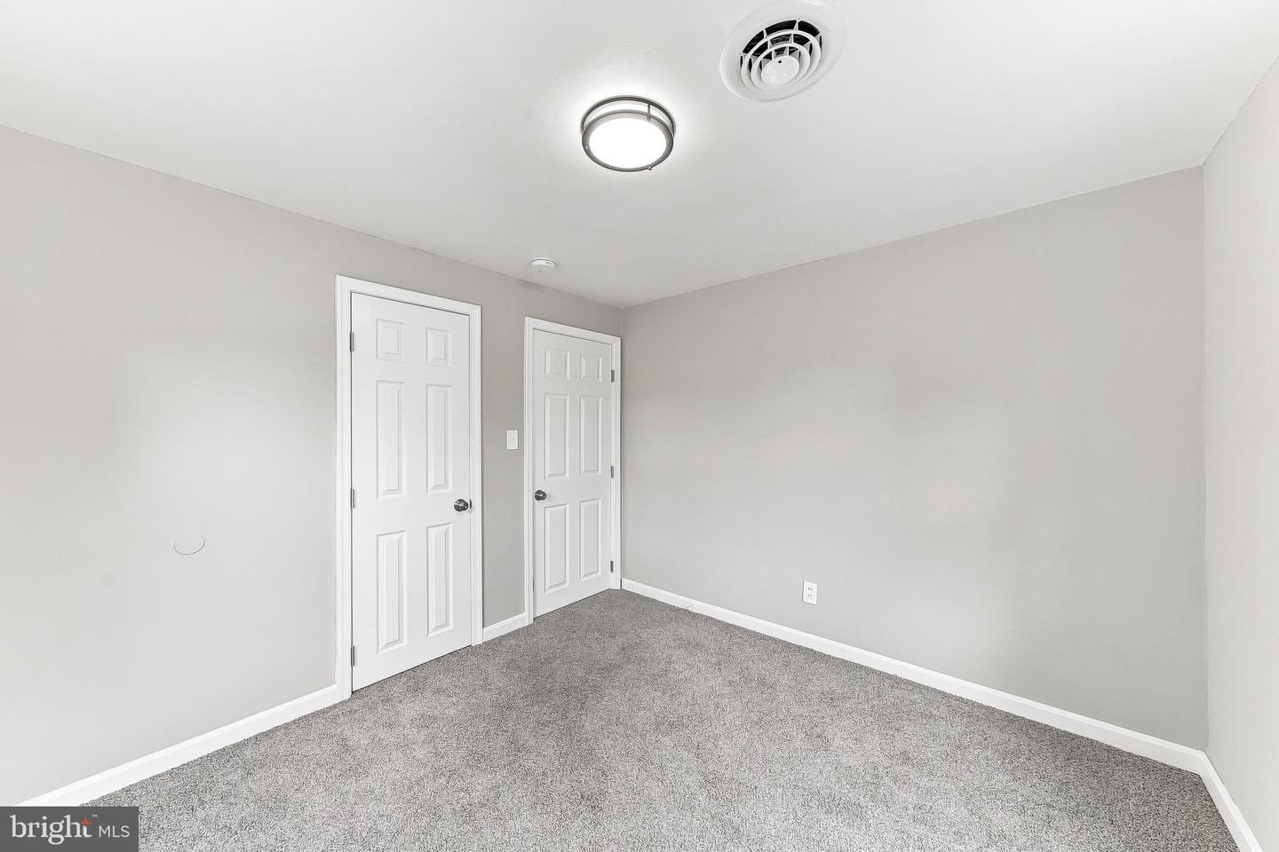 304 Frazer Pl Property Photo 3