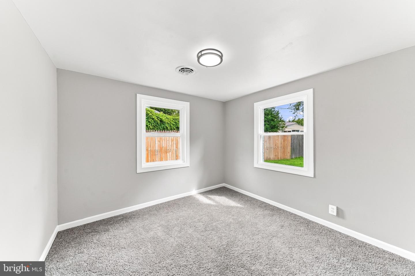 304 Frazer Pl Property Photo 4