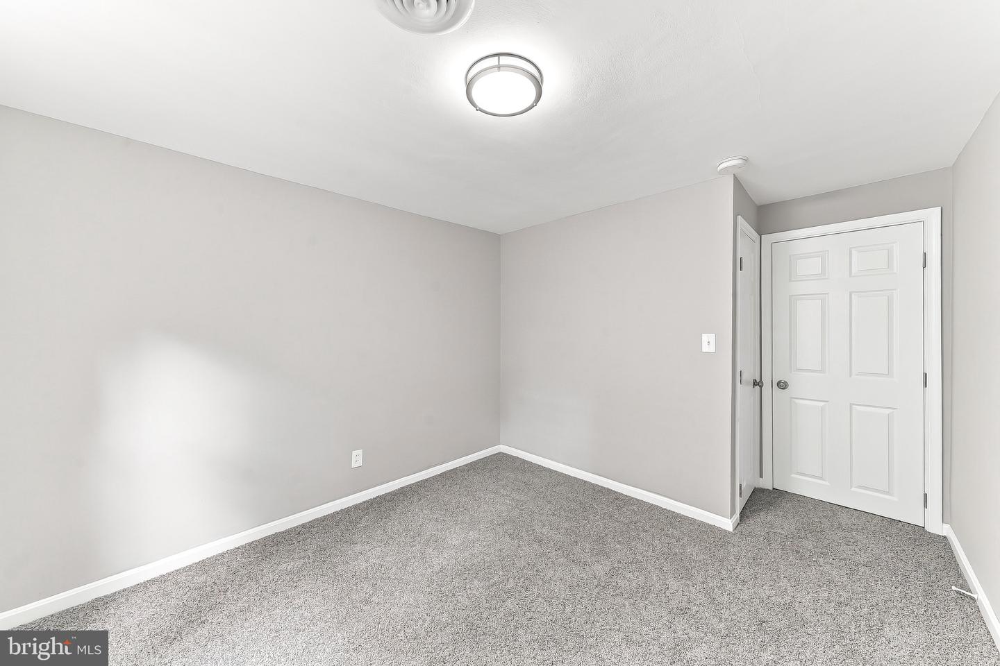 304 Frazer Pl Property Photo 8
