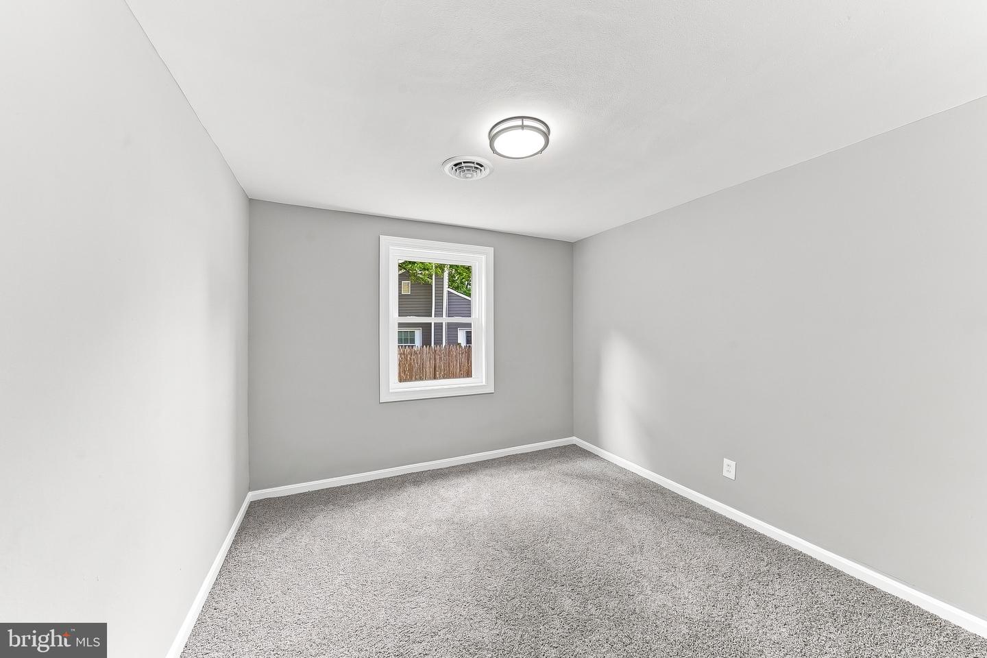 304 Frazer Pl Property Photo 9