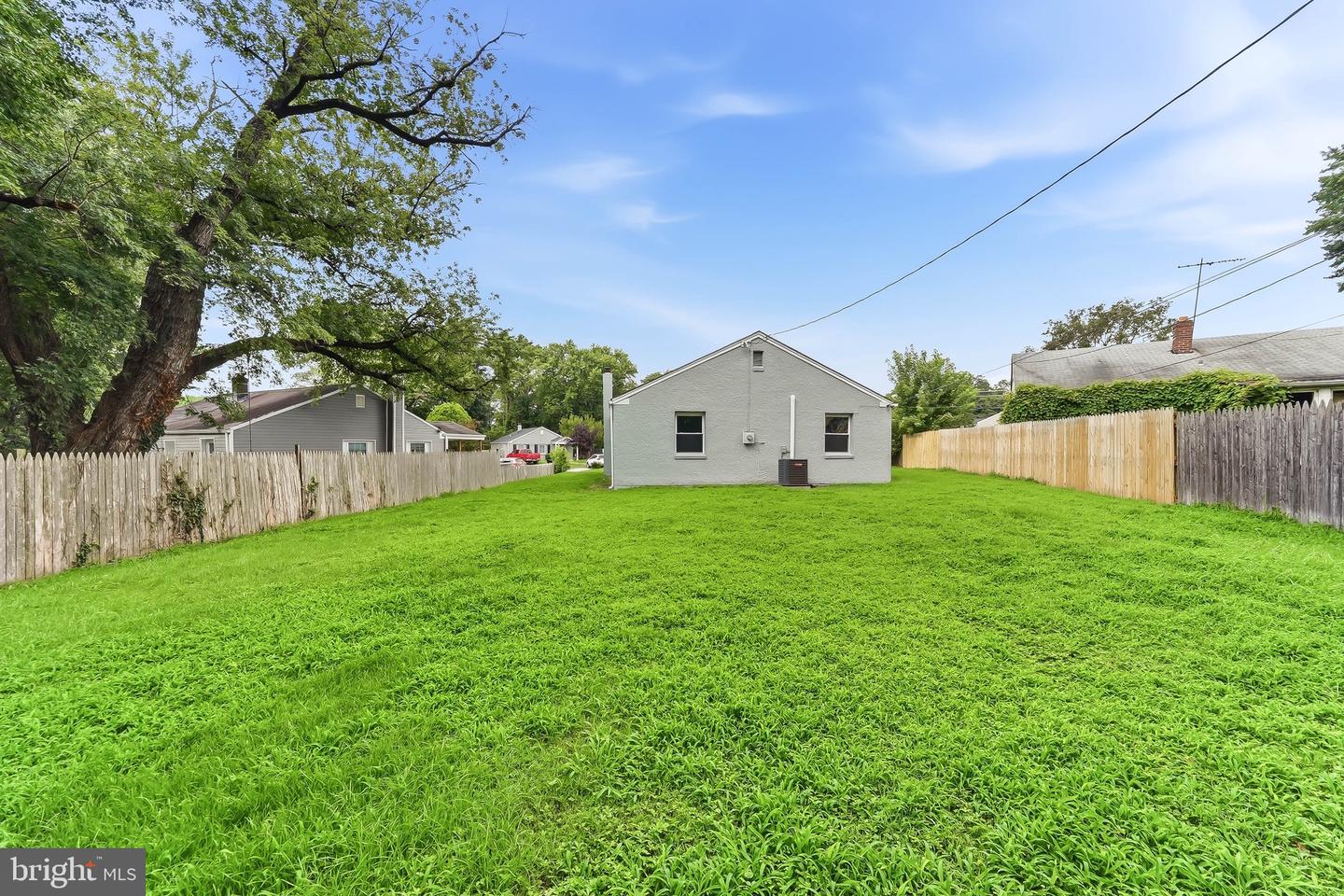 304 Frazer Pl Property Photo 17