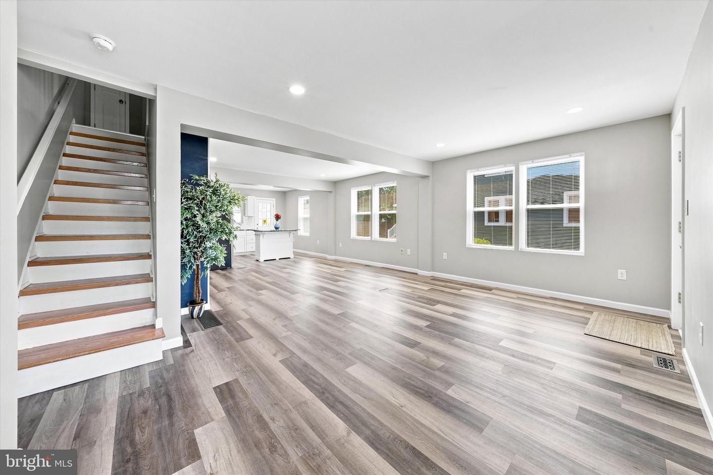 307 S Cass St Property Photo 10