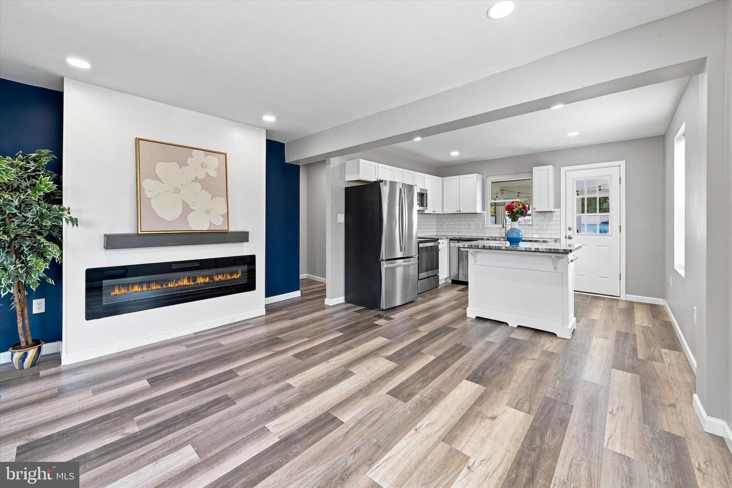 307 S Cass St Property Photo 12