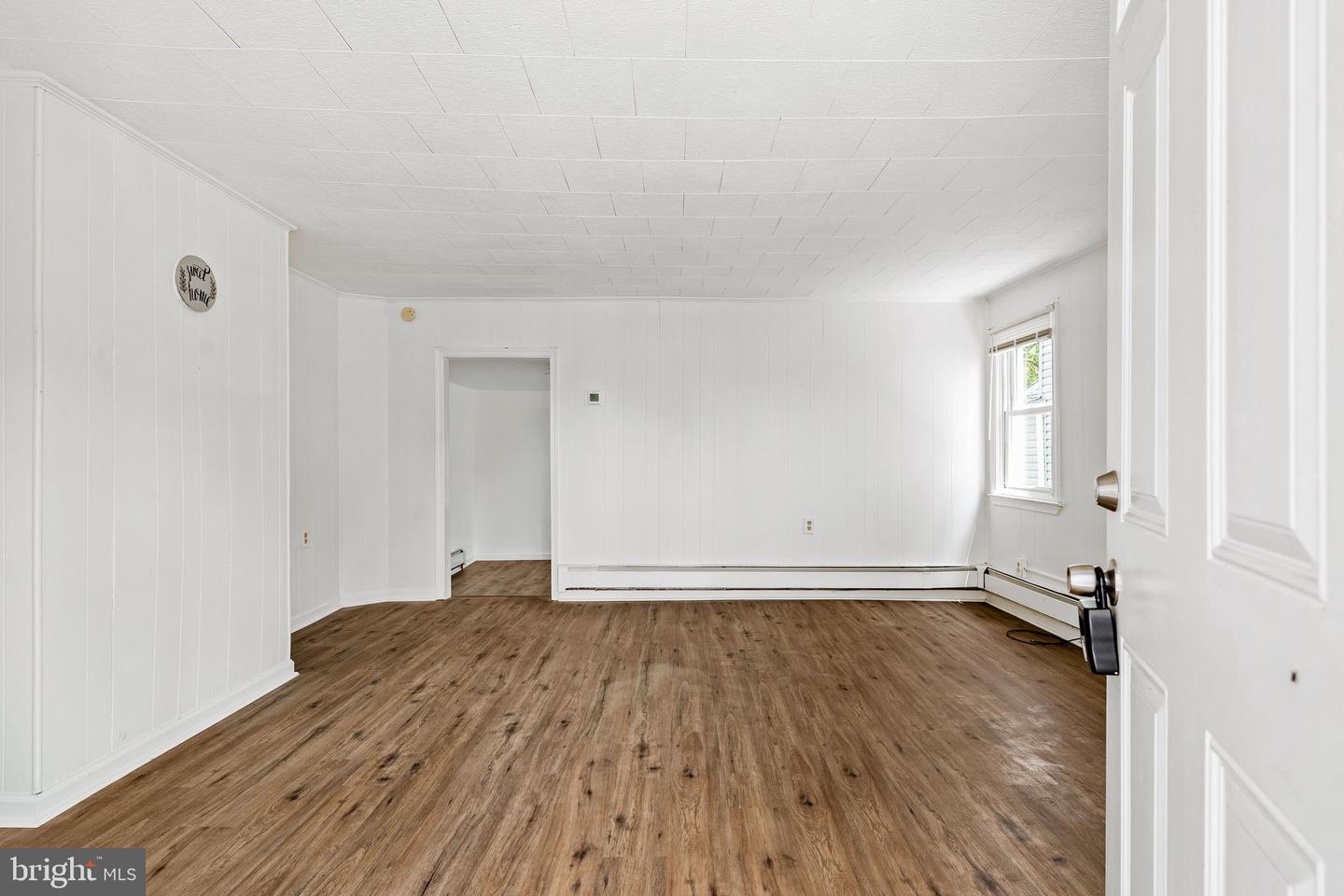 129 E Main St Property Photo 4