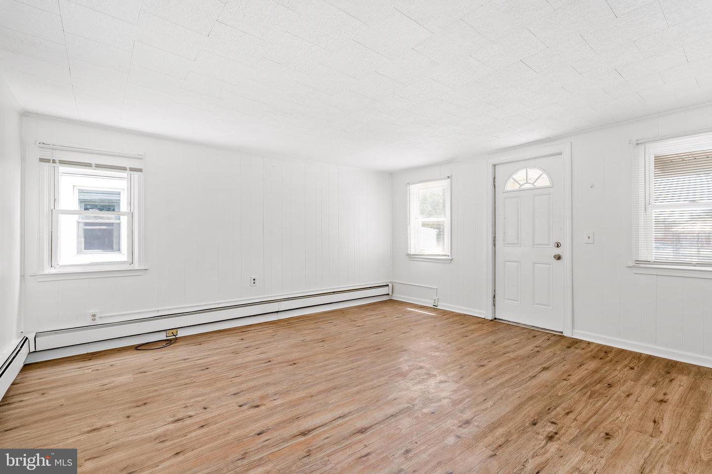 129 E Main St Property Photo 9