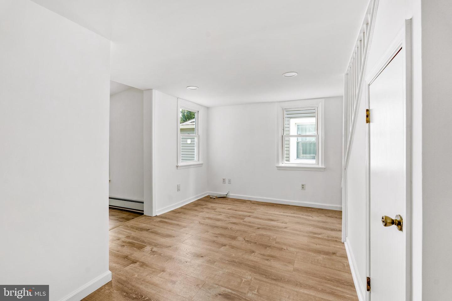 129 E Main St Property Photo 11