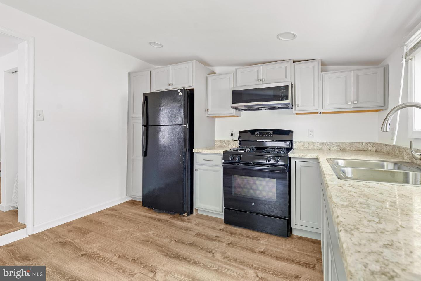 129 E Main St Property Photo 18